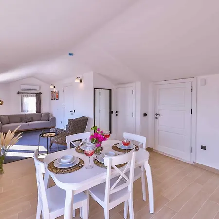 Ξενοδοχείο με διαμερίσματα Lobelya Κας