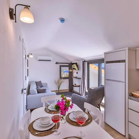 Ξενοδοχείο με διαμερίσματα Lobelya Κας