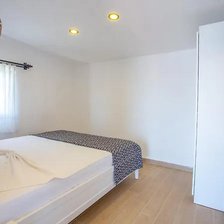 Lobelya Aparthotel